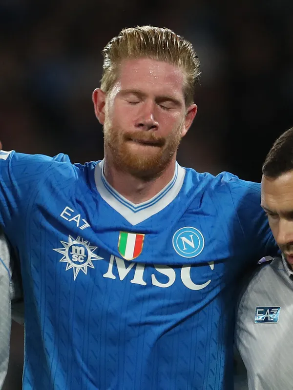 Kevin De Bruyne marque sur penalty face à l’Inter mais se blesse en le frappant