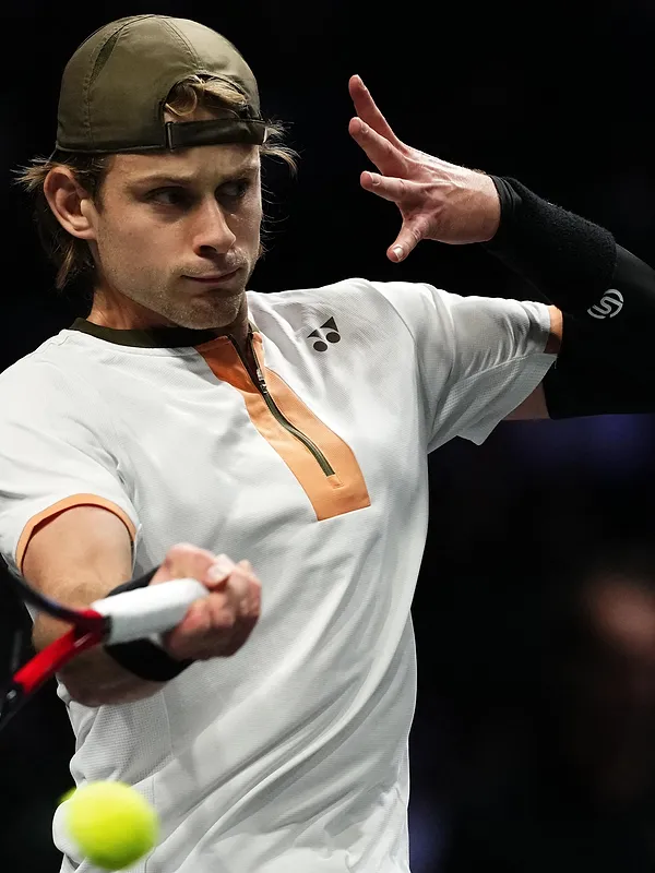 ATP Paris : Zizou Bergs résiste un set mais doit s’incliner face à Jannik Sinner au 2e tour (vidéo)