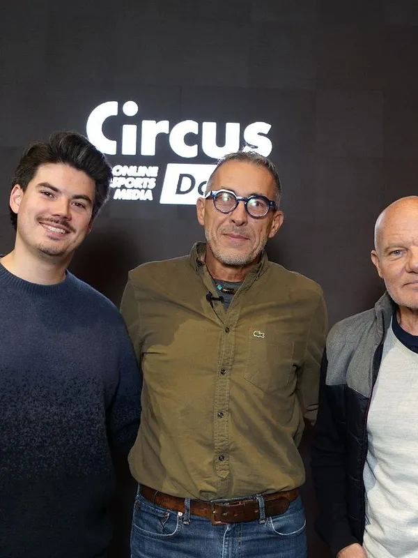 Stay Onside – Le trio de tête assure, le Standard dans le brouillard : nos experts décryptent l’actu foot !