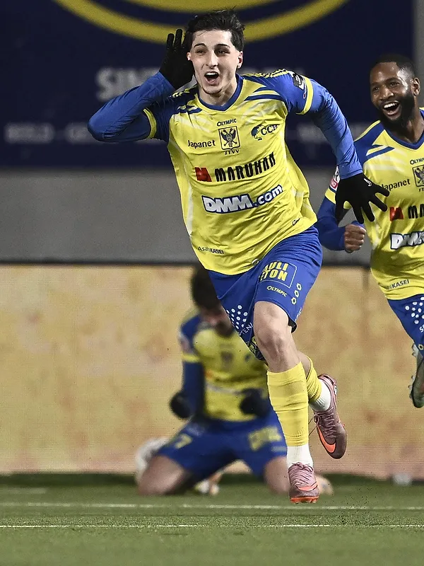 Saint-Trond fait tomber le Club Bruges et grimpe à la 2e place derrière l’Union