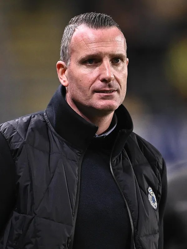 « Un club ambitieux » : Nicky Hayen rebondit à Genk… et retrouvera Bruges vendredi !