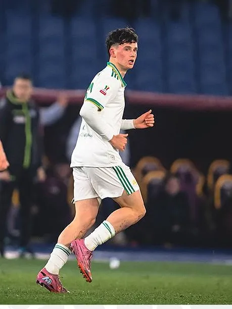 Les meilleurs débuts de l’histoire ? À 16 ans, il marque sur sa première touche de balle chez les pros