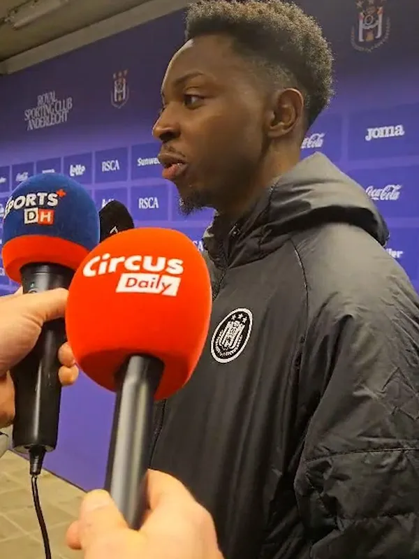 Kana n’a écopé que d’une jaune contre Gand : « J’aurai compris s’il m’avait donné rouge » (video)