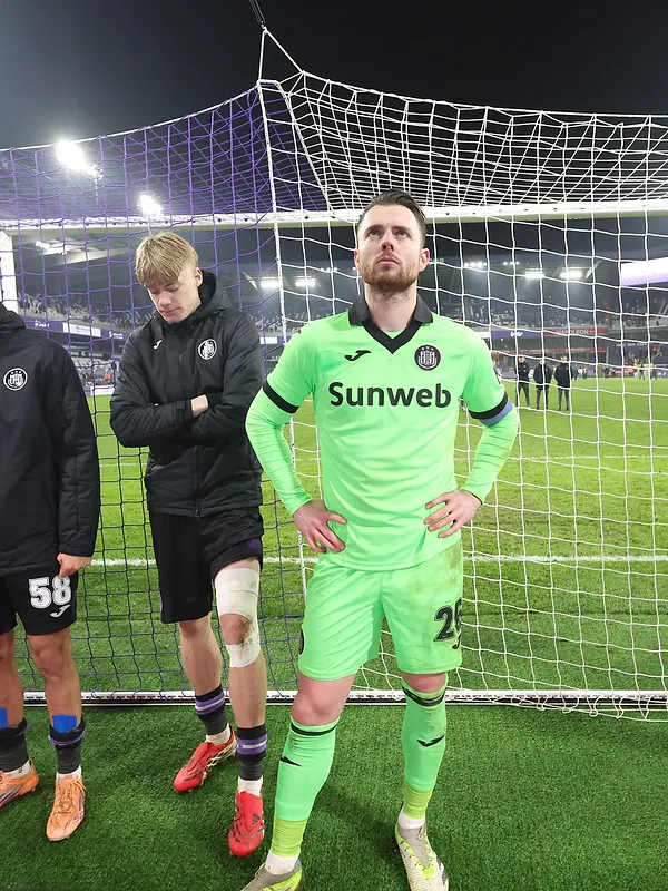 Anderlecht : les joueurs sont allés s’expliquer avec les fans après le faux pas contre Dender ! (photo)