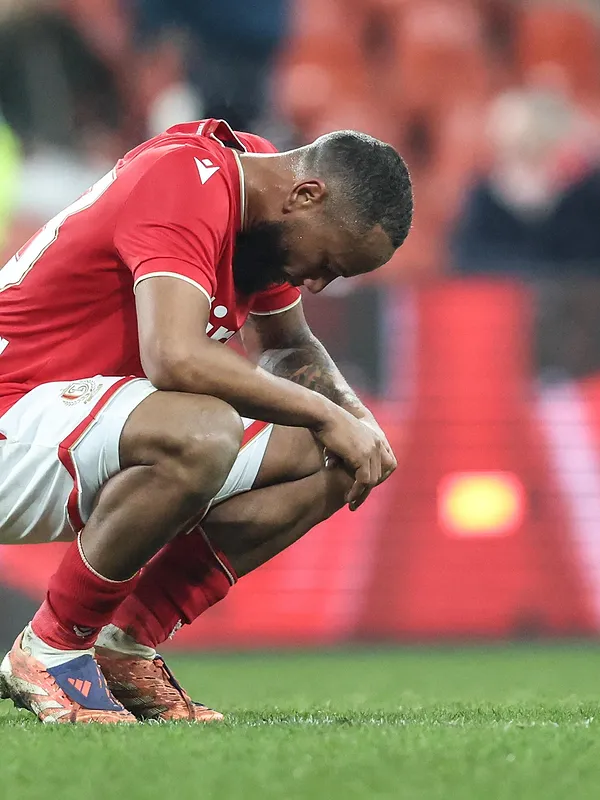 « Il faut fermer sa bouche et travailler » : Steven Defour recadre sèchement le Standard !