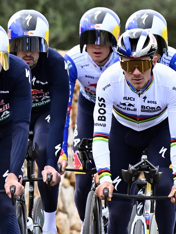 Première course et première victoire pour Remco Evenepoel version Red Bull !