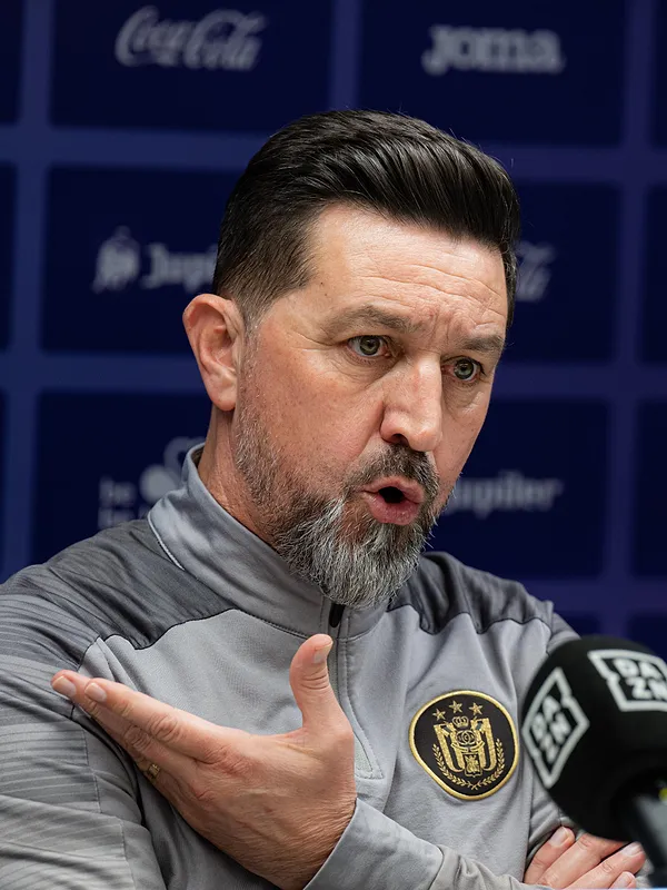 La décision a été prise : Besnik Hasi est démis de ses fonctions d’entraîneur d’Anderlecht