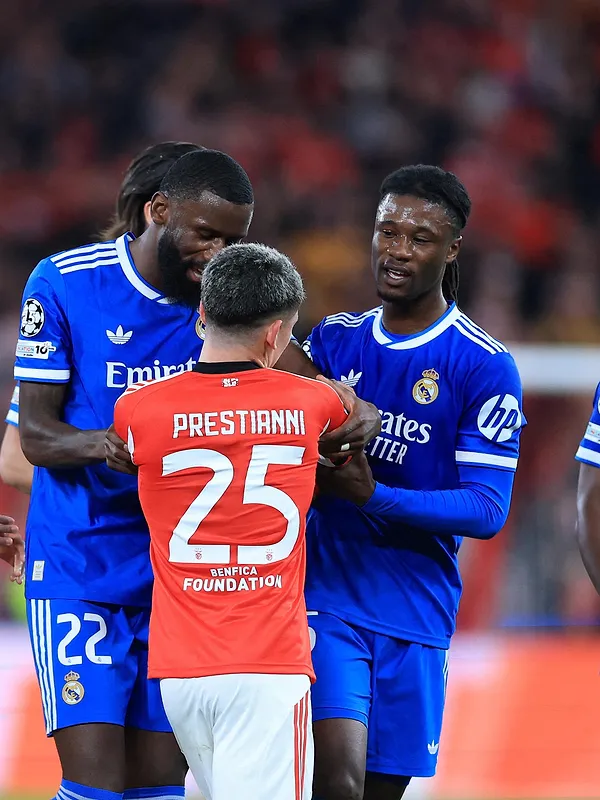 « Prestianni l’a traité de singe » : Courtois vole au secours de Vinicius, Benfica défend son joueur !