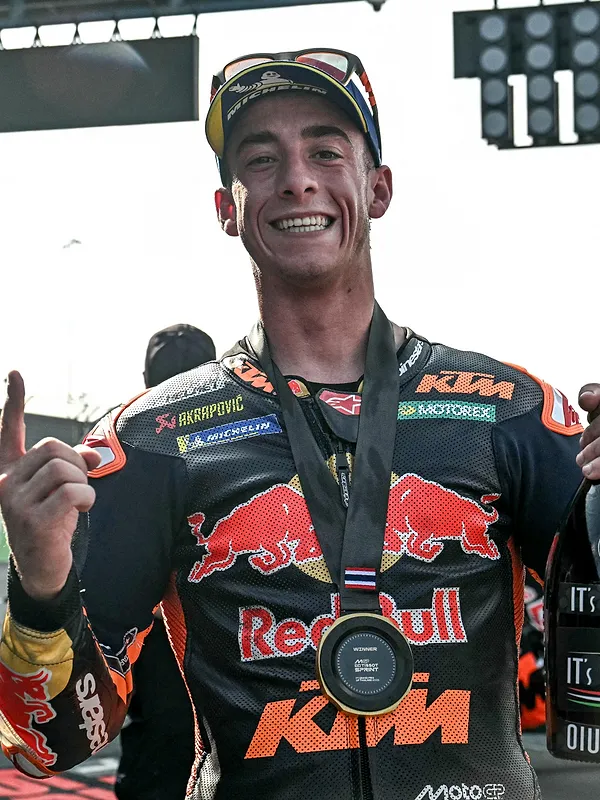 MotoGP Thaïlande : Pedro Acosta surprend Marc Marquez sur le sprint en Thaïlande à la faveur d’une pénalité