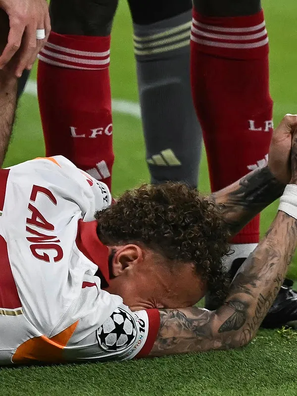 Noa Lang donne des nouvelles de sa terrible blessure : « J’ai du mal à jouer à la PlayStation »