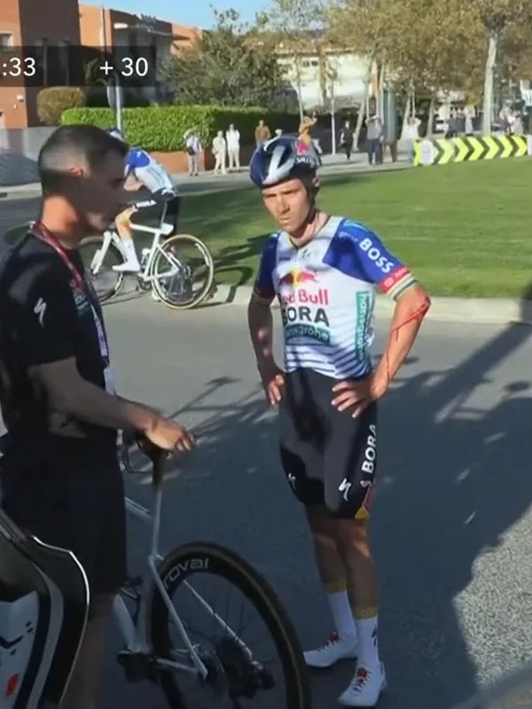 Le directeur sportif de Remco Evenepoel inquiet : « Pas impossible qu’il doive abandonner  »