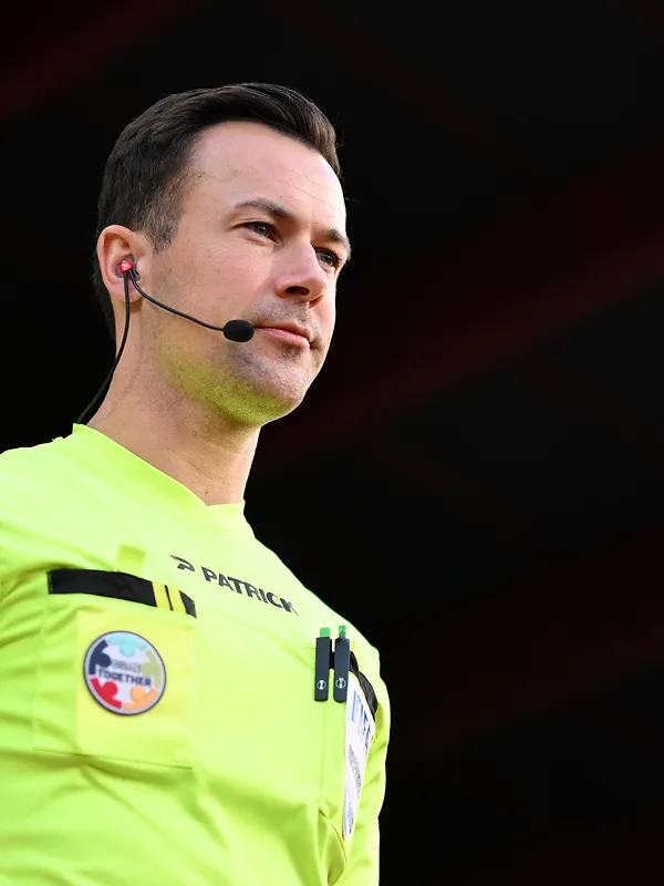 « Quand j’étais petit, je ne pouvais rêver que de cela » : Bram Van Driessche est le premier arbitre belge à participer au Mondial depuis 16 ans !