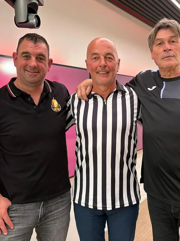 Course au titre, Anderlecht, Standard… : Marc Delire préface les affiches du week-end dans Top Prono avec deux fans !