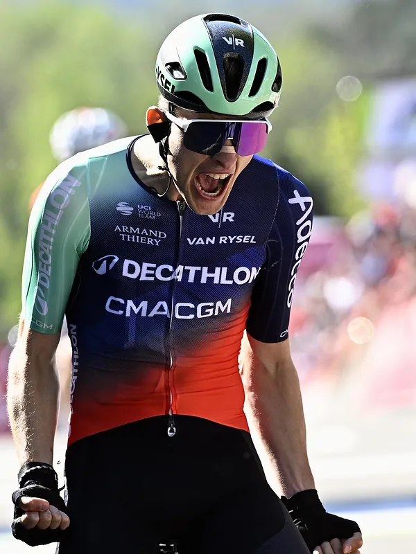 Paul Seixas survole le Mur de Huy et devient le plus jeune vainqueur de la Flèche Wallonne