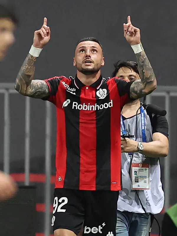 Charles Vanhoutte et Nice restent en Ligue 1 après leur victoire contre le Saint-Etienne de Lucas Stassin