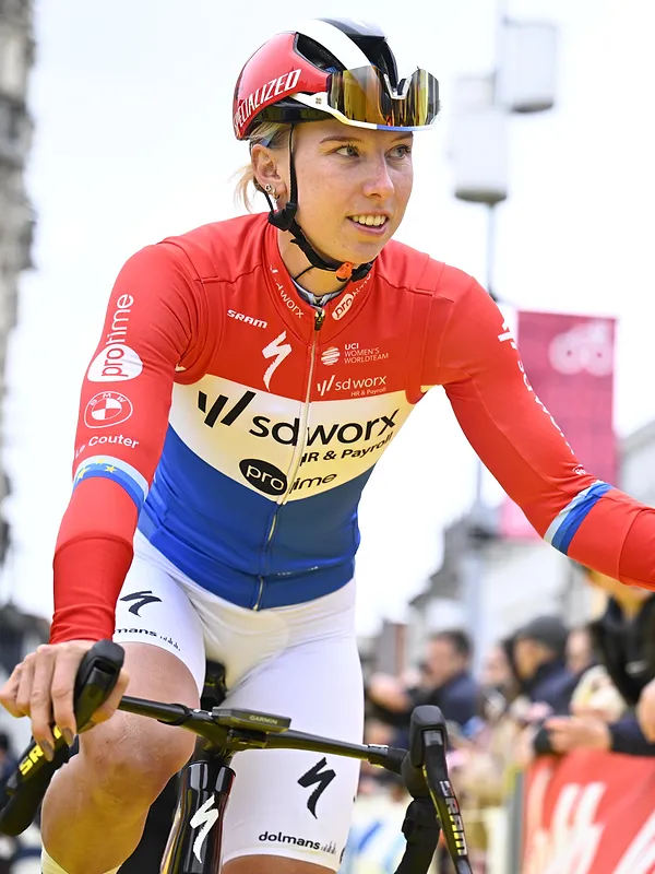 Giro Donne : Lorena Wiebes exclue pour un vélo non conforme, Elisa Balsamo premier maillot rose