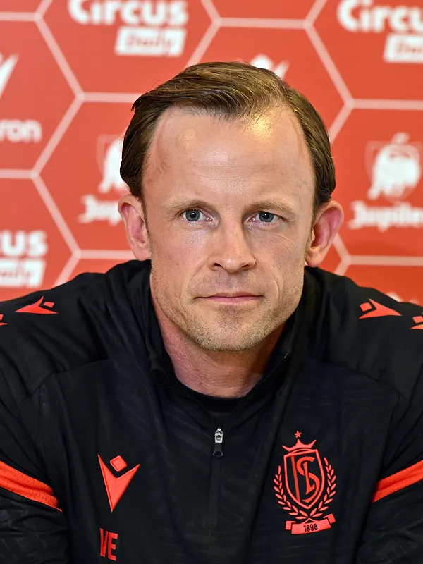 Standard: Euvrard bevestigt de komst van Teuma en Nguene en kondigt mogelijke vertrekkers aan