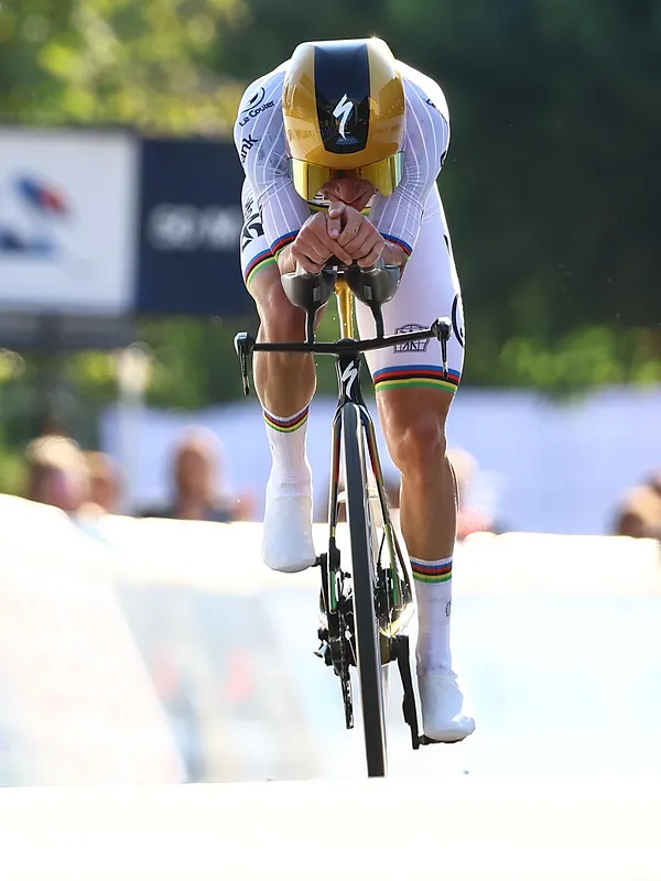 Een week na zijn wereldtitel in de tijdrit wint Evenepoel ook het EK