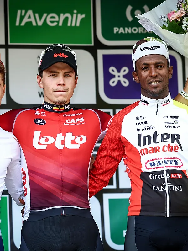 “Arnaud De Lie hoopt dat hij blijft”: Wat brengt de toekomst voor Biniam Girmay na de fusie tussen Lotto en Intermarché?