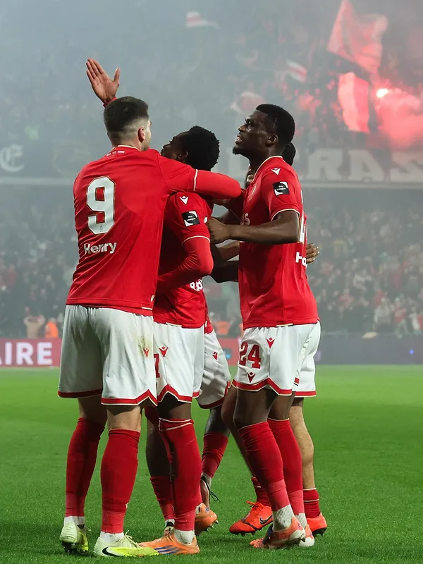 Standard na sterke tweede helft voorbij Charleroi in Waalse derby