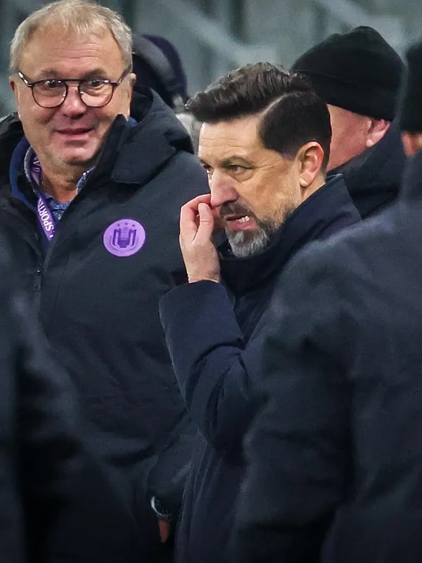 Het wordt heet onder de voeten van Besnik Hasi bij Anderlecht: crisisoverleg zou maandagochtend plaatsvinden!