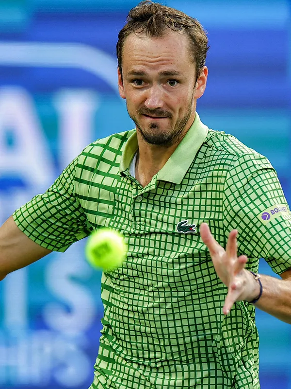 Daniil Medvedev vloert Carlos Alcaraz en treft Jannik Sinner in droomfinale Indian Wells
