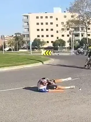 De indrukwekkende beelden van de val van Remco Evenepoel in de Ronde van Catalonië vrijgegeven!