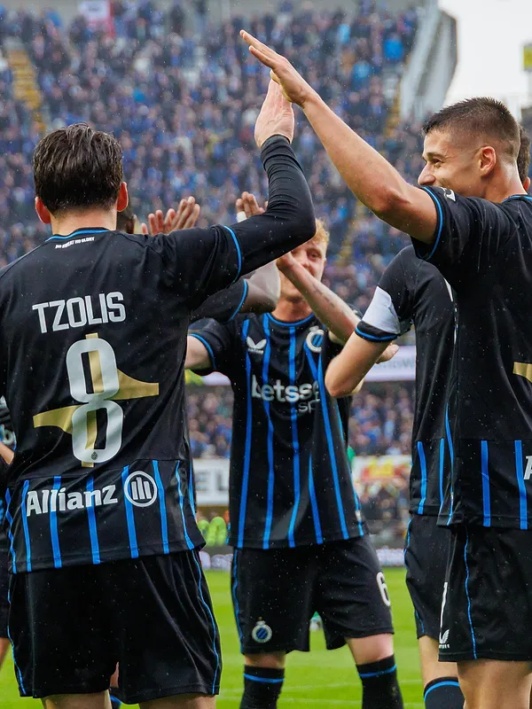Club Brugge heeft Union Saint-Gilloise met 5-0 overklast en stevent recht op de titel af!