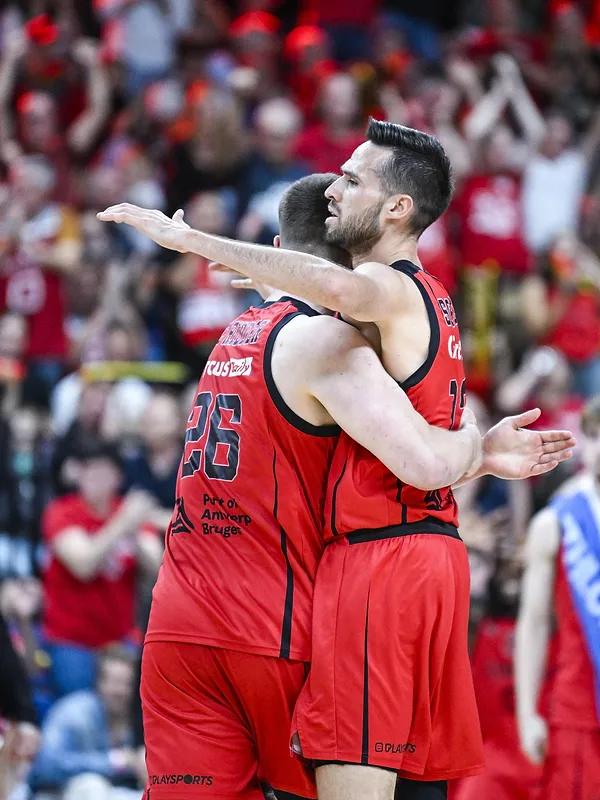 Antwerp Giants winnen beslissende kraker tegen Oostende en zijn kampioen van België !