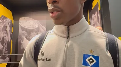 Albert Sambi Lokonga: "La Coupe du monde 2026 avec les Diables rouges toujours dans ma tête!" - Malgré la frustration d’une défaite cruelle sur la pelouse du Borussia Dortmund (3-2), Albert Sambi Lokonga (Hambourg SV) a quitté le Signal Iduna Park avec un sentiment partagé. Celui d’avoir contribué offensivement, avec un cinquième but cette saison, mais aussi celui d’avoir laissé filer un résultat qui semblait à portée de main. Après la rencontre, le milieu belge s’est longuement confié. Il est ambitieux pour la suite… avec un regard toujours tourné vers les Diables rouges.