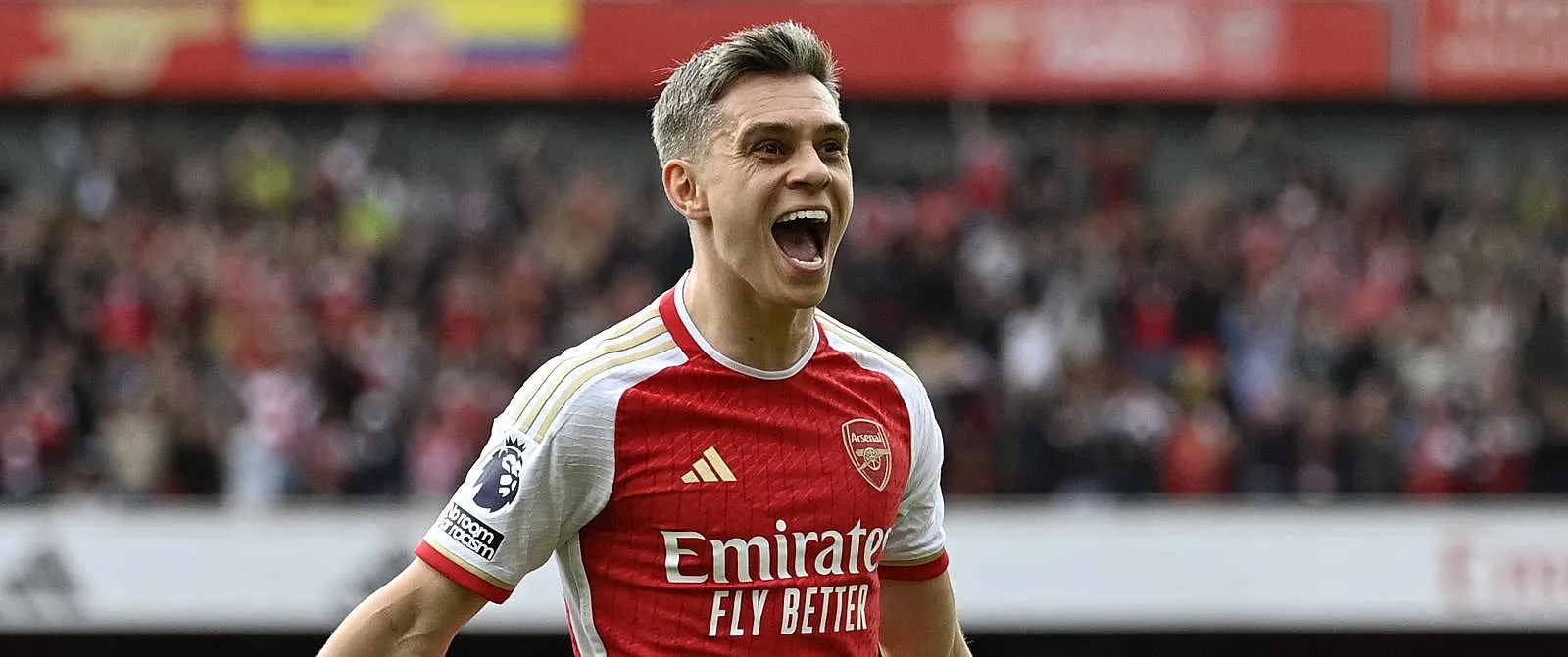 Trossard buteur.