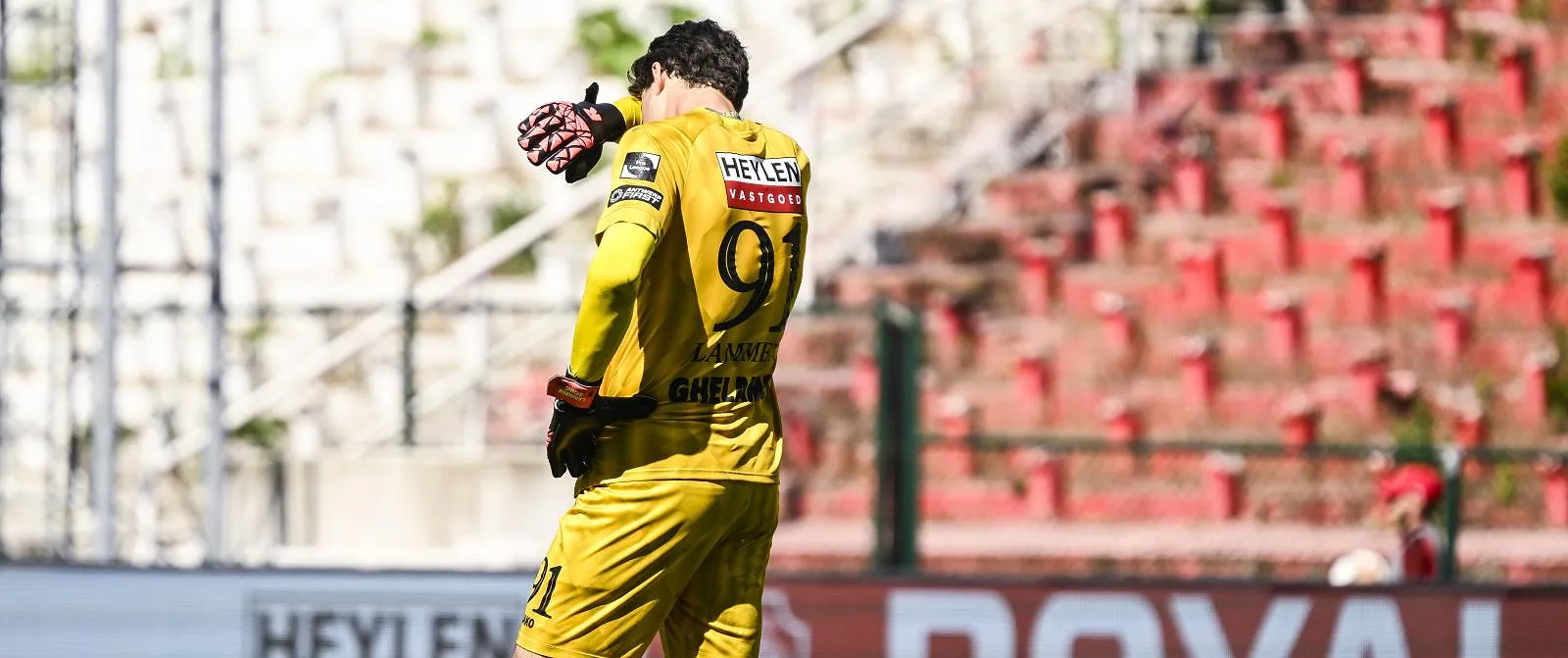 Antwerp's goalkeeper Senne Lammens looks dejected after losing a soccer match between Royal Antwerp FC and RSC Anderlecht, Thursday 01 May 2025 in Antwerp, on day 7 (out of 10) of the Champions' Play-offs of the 2024-2025 'Jupiler Pro League' first division of the Belgian championship. BELGA PHOTO TOM GOYVAERTS