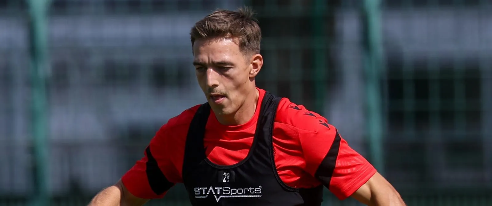 Nielsen devrait faire ses débuts avec le Standard contre Genk : « De grandes chances qu’il débute » - Tom Oliver