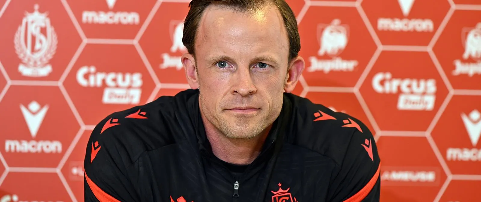 Standard : ce qu’il faut retenir de la première conférence de presse d’Euvrard en tant que coach - Tom Oliver