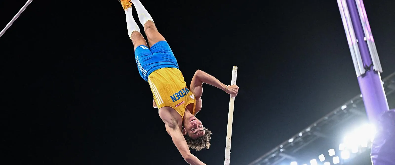 6m30, Mundo Duplantis s’est encore envolé : 14e record du monde et 3e titre mondial pour le Suédois - Jérôme Jordens