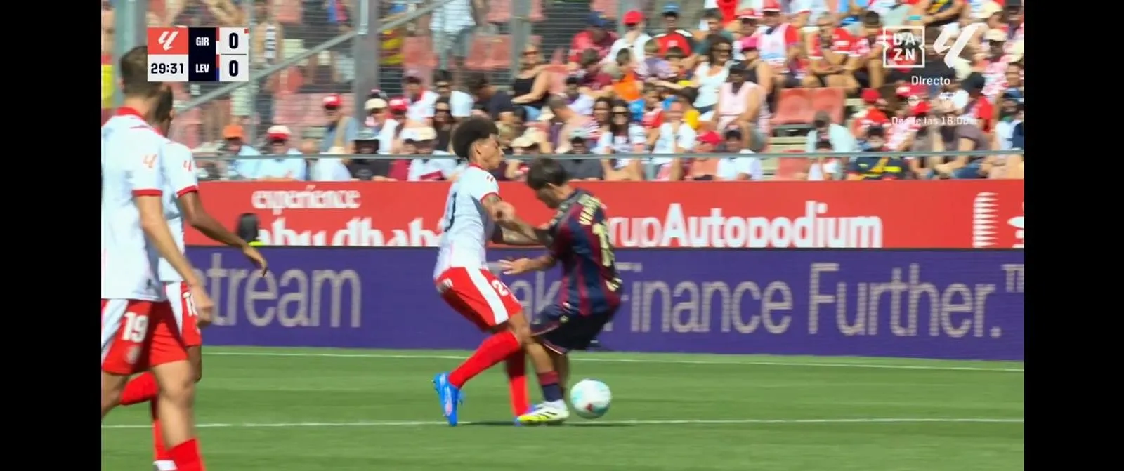 Liga : Axel Witsel exclu à la demi-heure avec Gérone, défait 0-4 par Levante - Belga