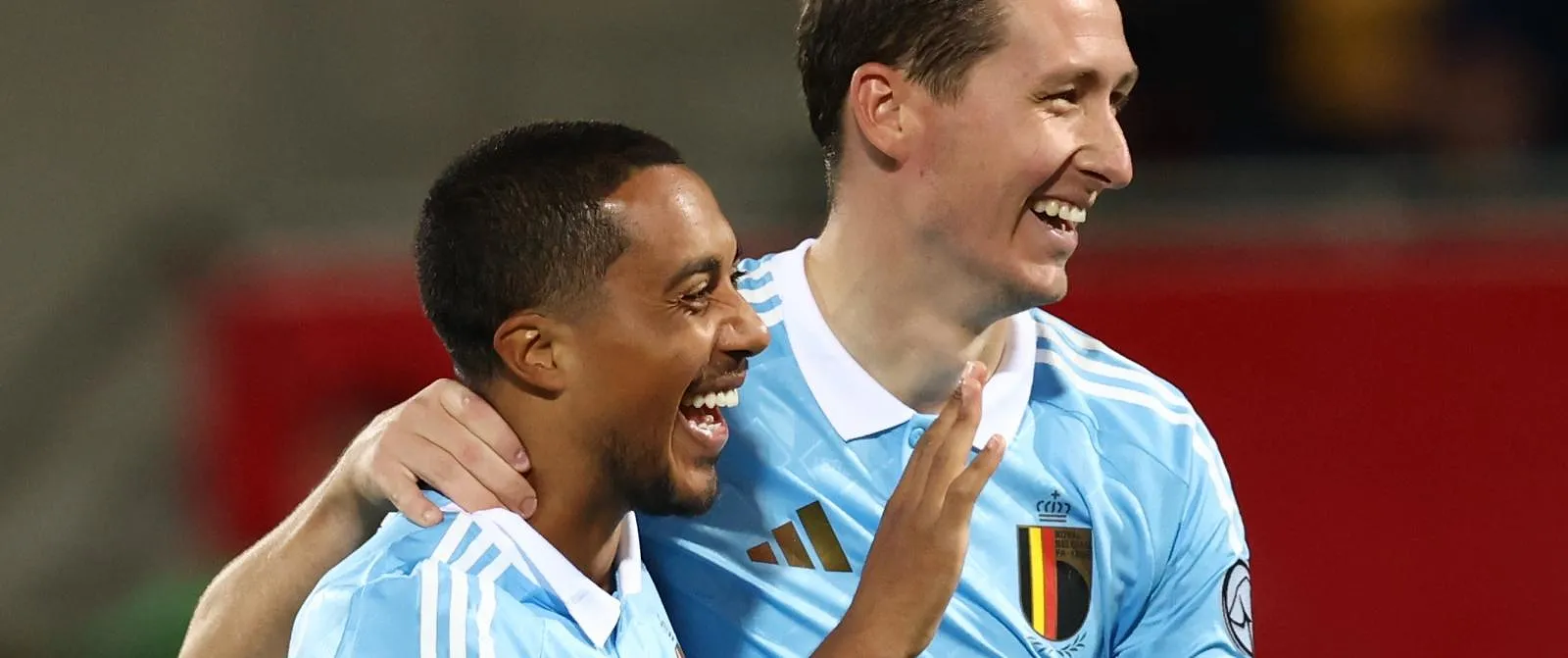 Du bleu… et du rose : le deuxième maillot des Diables rouges a lui aussi fuité ! (photos) - Tom Oliver