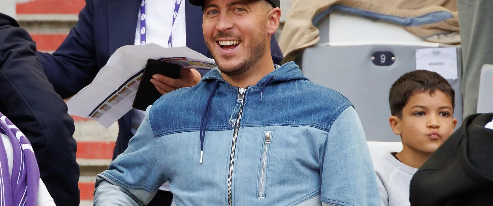 Eden Hazard le nom des deux meilleurs dribbleurs qu’il a vu jouer… et c’est une surprise ! - Tom Oliver