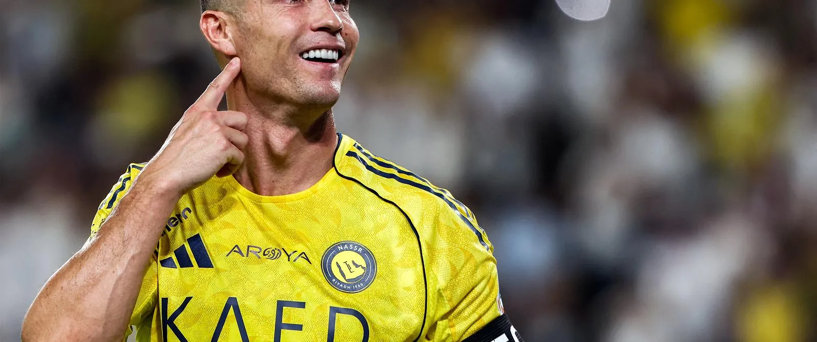 Le nouvel exploit de Cristiano Ronaldo : il devient le premier footballeur milliardaire ! - Tom Oliver