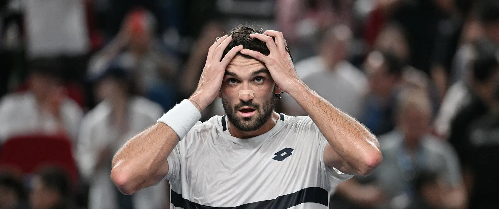 Vacherot bat Djokovic et file en finale à Shanghai : le rêve continue pour le 204e mondial - Belga