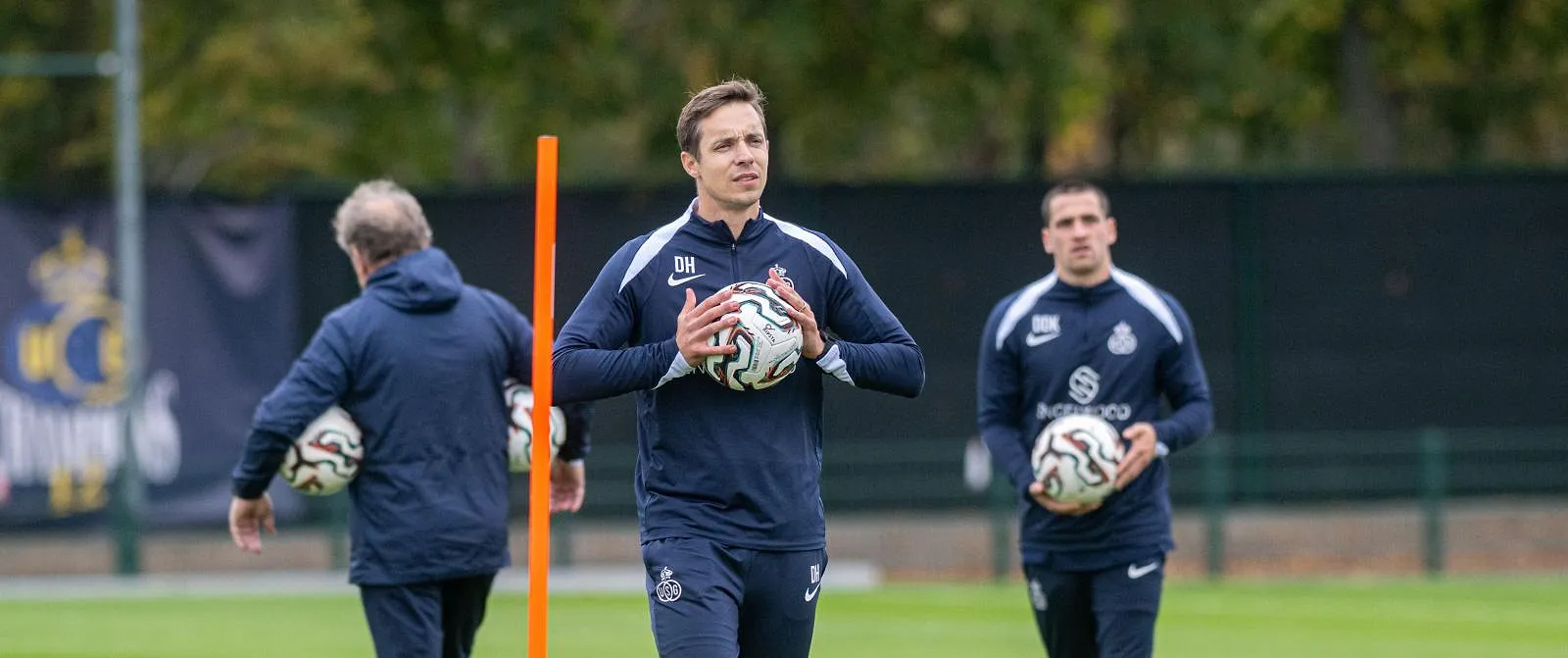 Stay Onside – Après Pocognoli, Hubert peut-il s’imposer en patron ? Nos experts débriefent l’actu foot - Circus Daily