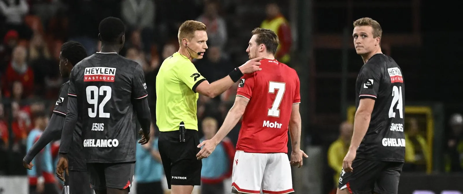 Standard-Antwerp : le match arrêté à la 87e à cause d’un supporter des Rouches alors que les Liégeois menaient 1-0