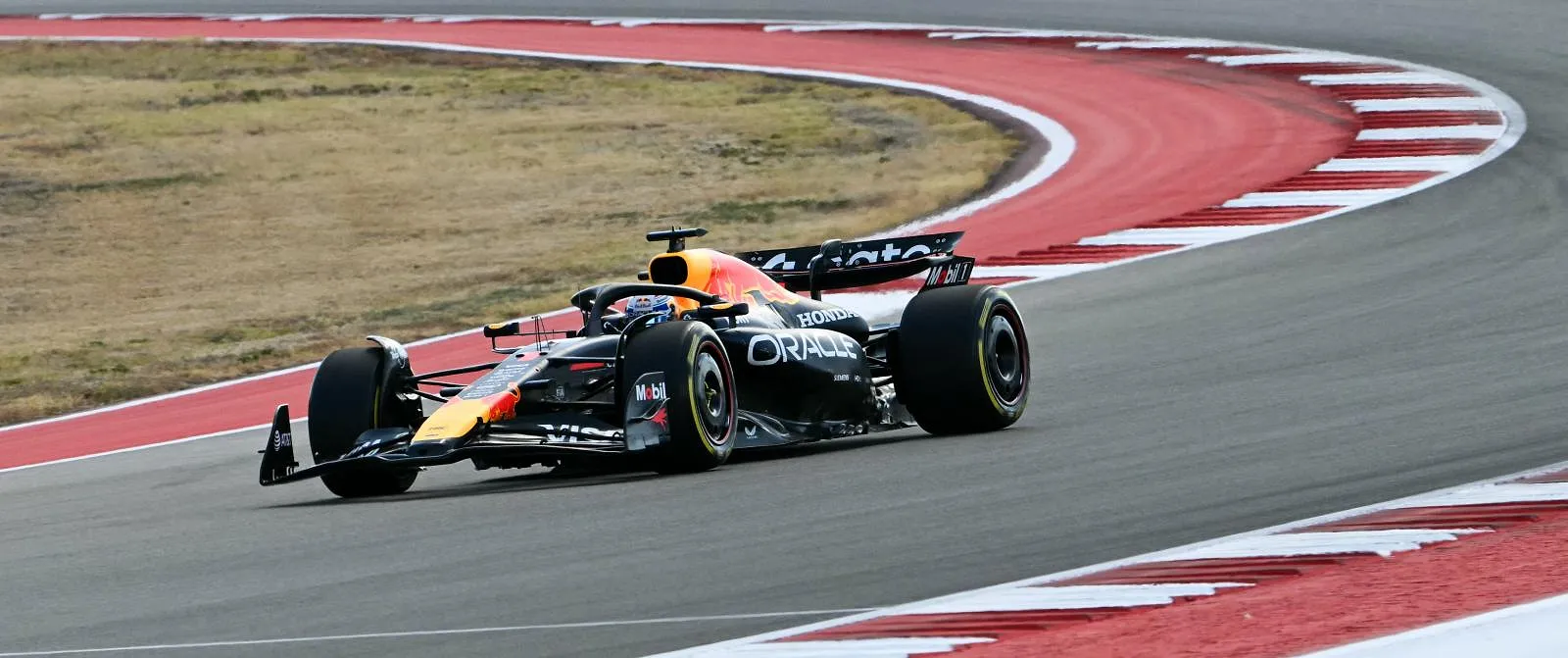 Formule 1 : Max Verstappen remporte la course sprint à Austin et grappille des points sur les McLaren - Belga
