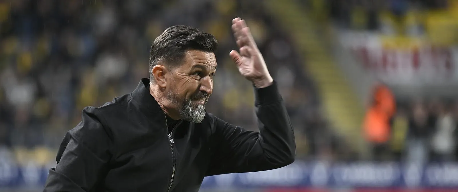 « Il n’y a pas de hors-jeu » : Besnik Hasi furieux après le but refusé à Hazard à Saint-Trond ! (vidéo) - Tom Oliver