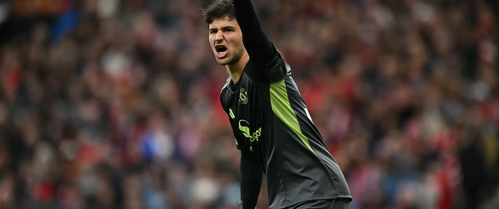 Senne Lammens s’est encore illustré à Liverpool : le gardien belge impressionne à Manchester United ! - Tom Oliver
