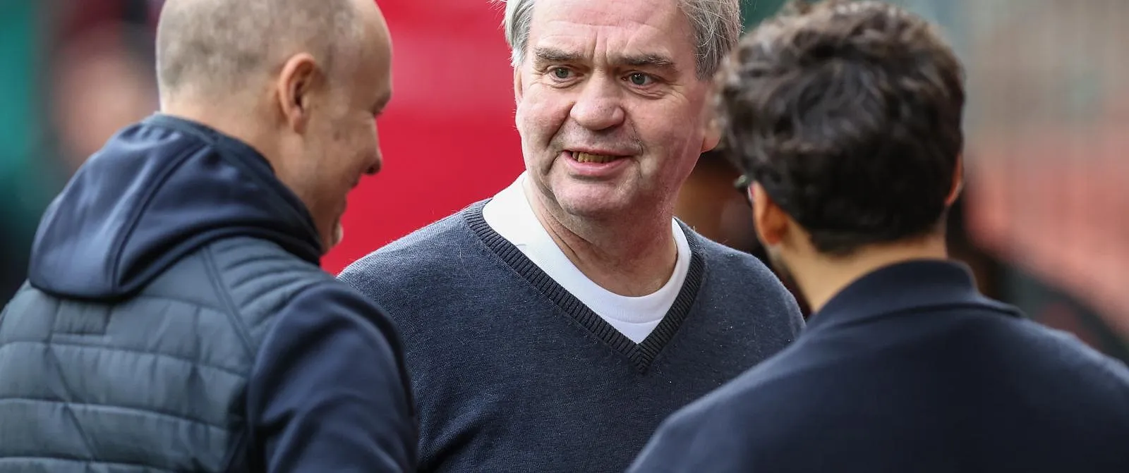 Plus de boissons en tribunes : le Standard prend une décision forte après les incidents contre l’Antwerp - Tom Oliver