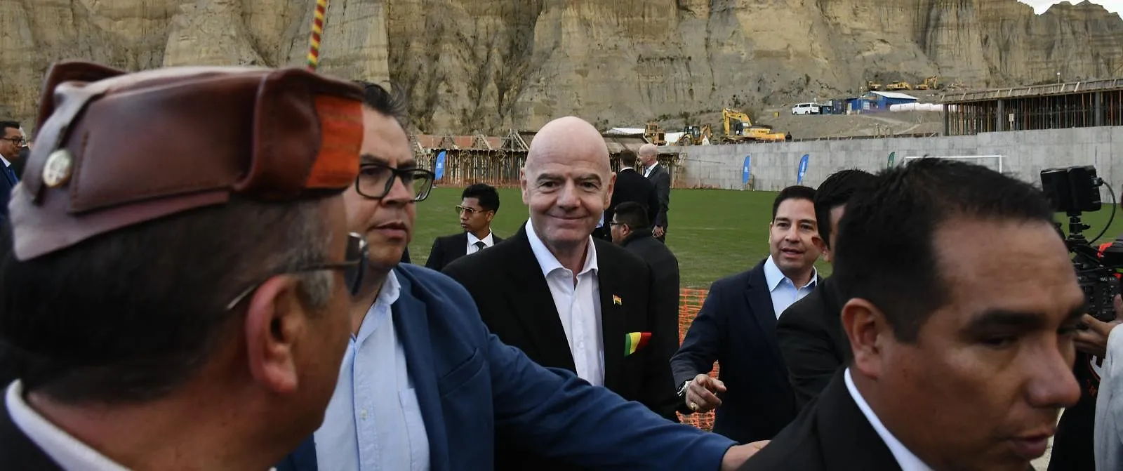 Le patron de la FIFA promet « un Mondial » un jour à la Bolivie et ses stades en altitude - Belga