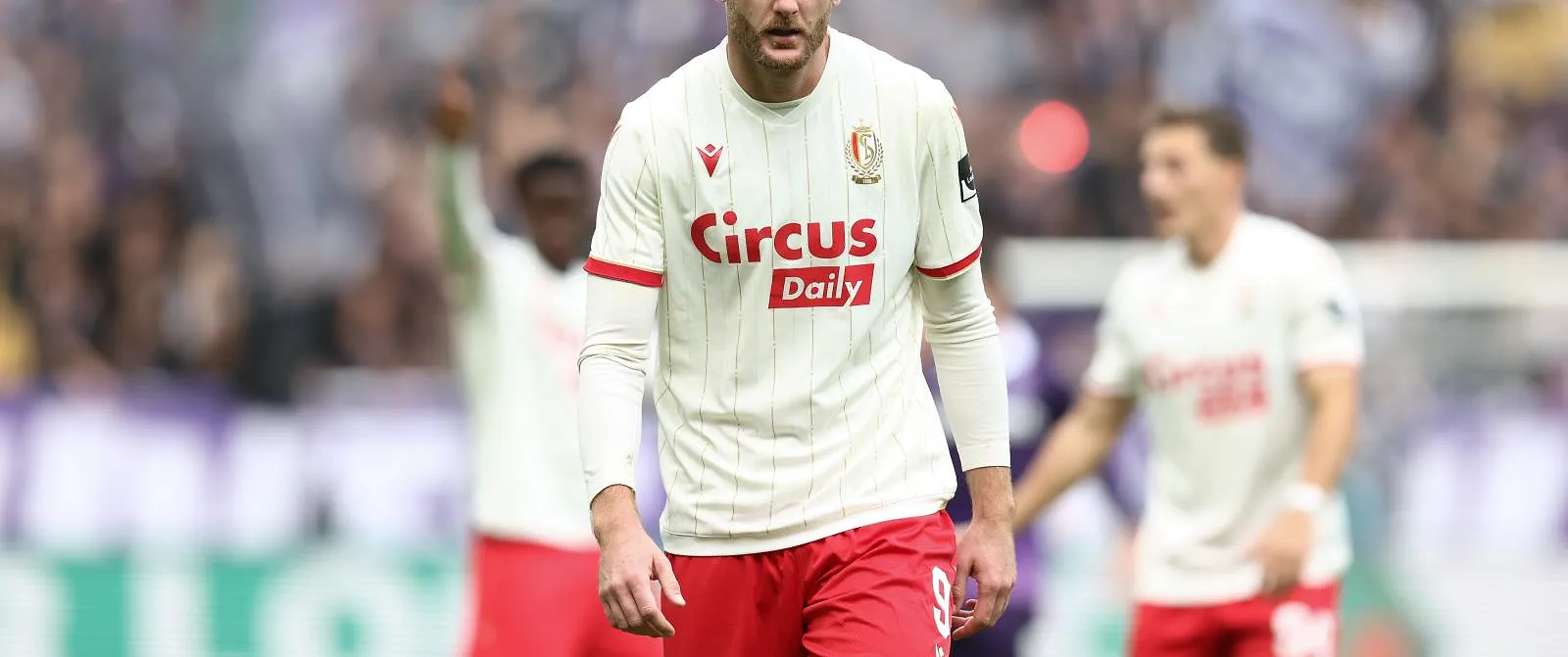 Standard : Thomas Henry dévoile le nom du défenseur le plus difficile à affronter en Pro League ! (vidéo) - Tom Oliver