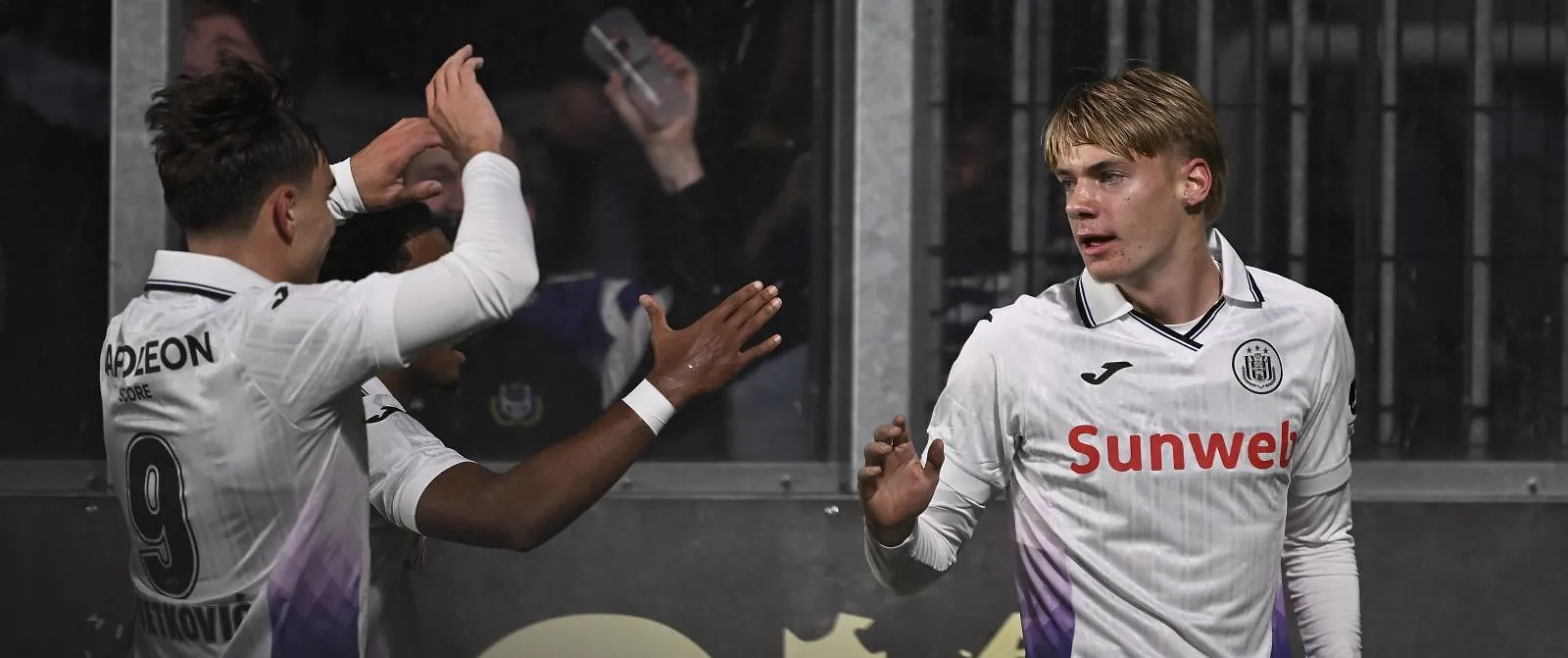 Nathan De Cat bientôt prolongé et revalorisé ? Anderlecht veut anticiper la concurrence ! - Tom Oliver
