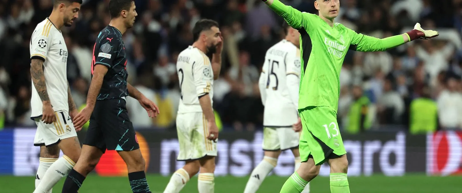 Andriy Lunin expulsé en fin de Clasico pour « agressivité » ! - Arthur Melsen
